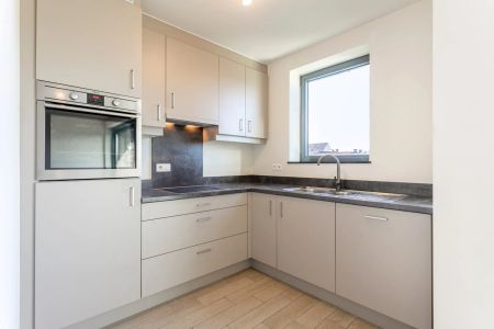 Energiezuinig app te huur, met 2 slpks, terras, autostaanplaats en kelder - Photo 4