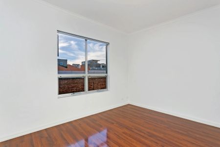 Fully Furnished Spacious Townhouse in Tranquil Lifestyle Precinct - Photo 3