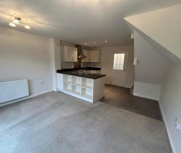 Terraced House to rent on - Photo 1