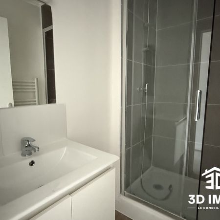 Location Appartement 4 pièces 46m² AVESNES SUR HELPE 59440 - Photo 4