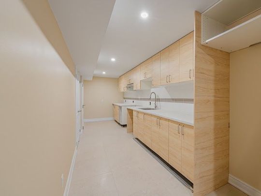 For Lease - 1969 HAWKER Private, Carp - Huntley Ward, Ontario - Photo 1