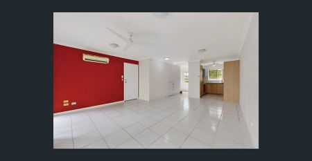 Modern 3-Bedroom Townhouse with Study, Balcony & Covered Patio - In Central Location! - Photo 5