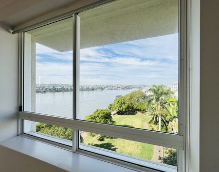 Unbeatable River View - Teneriffe 2 Bedroom Apartment - Photo 2