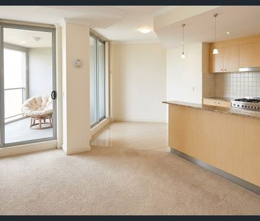Spacious Apartment with Northeast Views in the Heart of Chatswood - Photo 2