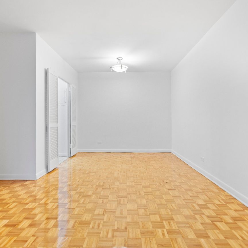 5320 Av. MacDonald, Côte-Saint-Luc, QC H3X - Photo 1