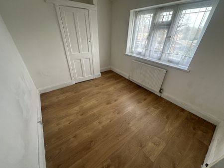 St. Andrews Road, W3 - Photo 2