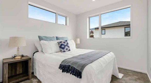 Modern 5BR Family Haven in Pukekohe - Photo 1