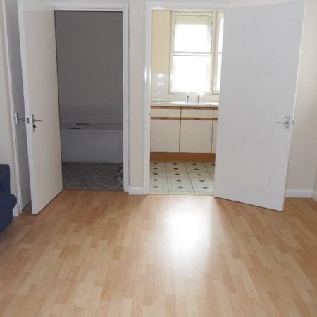 Studio to rent - Photo 4