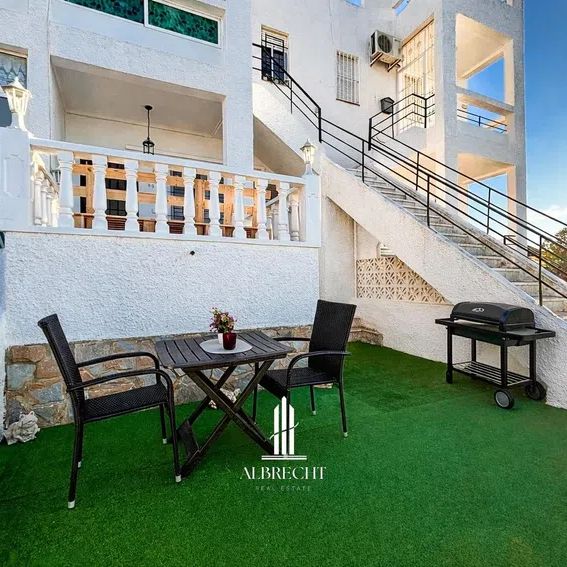 Alquiler de chalet adosado en Centro - Photo 1