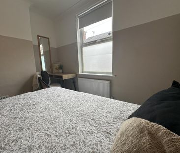 4 bedroom terraced house to rent - Photo 4