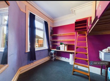 2 bedroom end of terrace house to rent - Photo 5