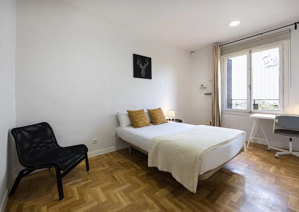 Calle de Alberto Aguilera, Madrid, Community of Madrid 28015