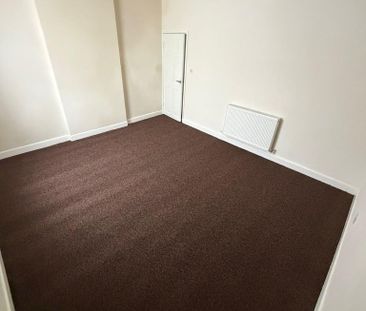 2 bedroom end of terrace house to rent - Photo 4