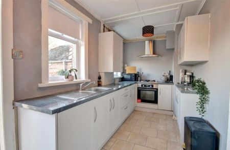 2 bedroom semi-detached house to rent - Photo 5