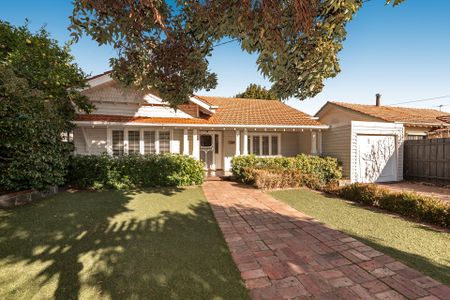 RENOVATED ELEGANCE - Photo 4