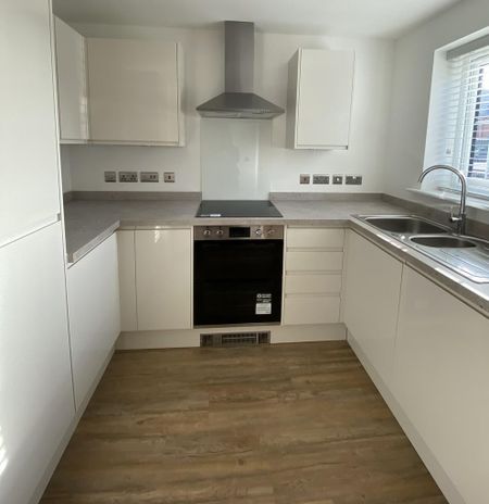 2 bedroom end of terrace house to rent - Photo 2