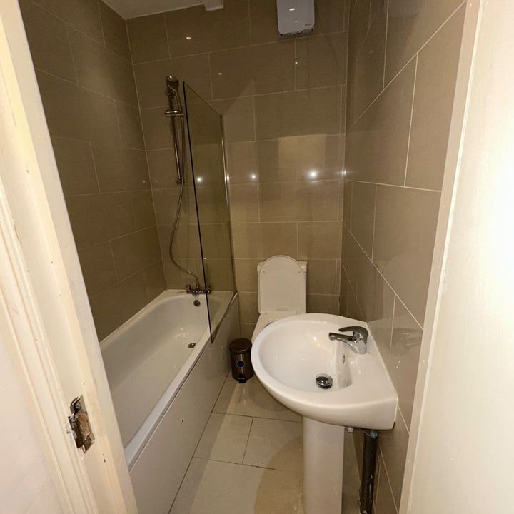 Room in a Shared Flat, Flaxman Rd, SE5 - Photo 1