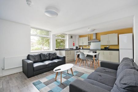 4 bedroom apartment to rent - Photo 2