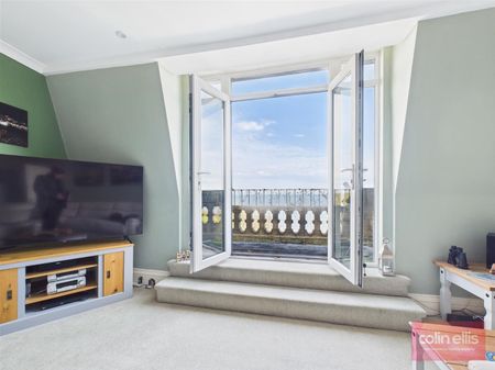 Esplanade, Scarborough - Photo 2