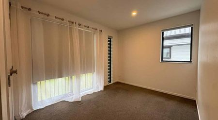 Modern 3-Bedroom Townhouse Backing onto Park - Available Immediately! - Photo 3