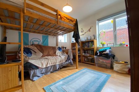 Dover Street - Photo 5