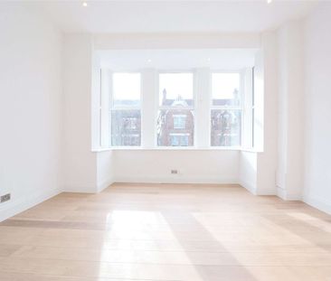 A well-presented two bedroom flat in the heart of West Hampstead. - Photo 1