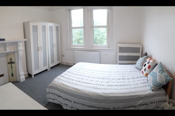 2 Bed Flat, Telford Avenue, SW2 - Photo 1