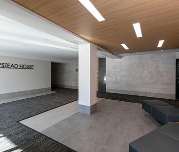 5675 Chemin de la Côte-Saint-Luc, Montréal, QC - Photo 2