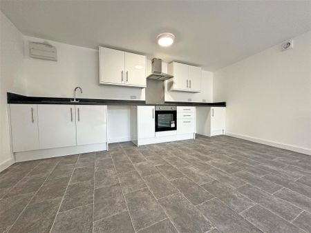 1 bedroom Flat to rent - Photo 3