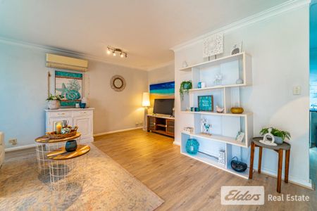 Charming home with a Pool *Chemicals are at tenants expense* - Photo 5