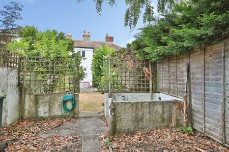 2 bedroom terraced house to rent - Photo 5