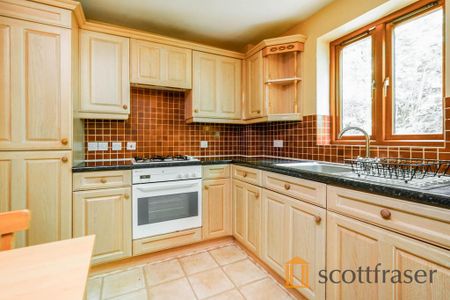 3 bedroom flat to rent - Photo 4