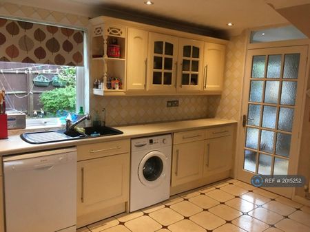 3 bedroom semi-detached house to rent - Photo 5