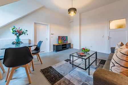 City-Residence: Schön möblierte Dachgeschoßwohnung im beliebten Nordend-Süd - Photo 2