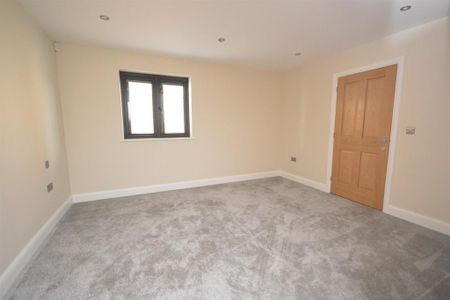 5 bedroom detached house to rent - Photo 3