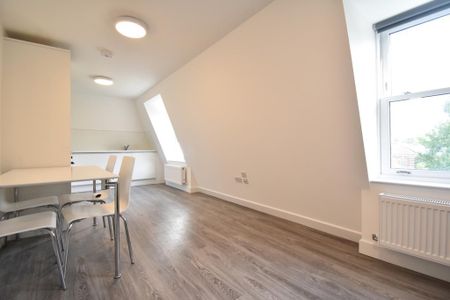 2 bedroom flat to rent - Photo 2