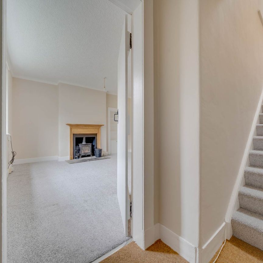 Price £999 pcm - Available 06/01/2026 - Unfurnished - Photo 1