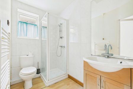 2 bedroom ground floor flat to rent - Photo 5