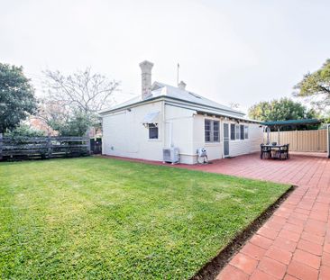 Cozy 3-Bedroom Home in South Dubbo - Photo 5