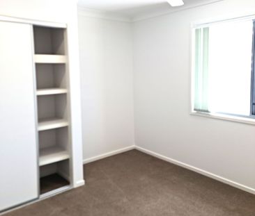 3 BEDROOM 2 BATH TOWNHOUSE WITH DUCTED AIR - Photo 1