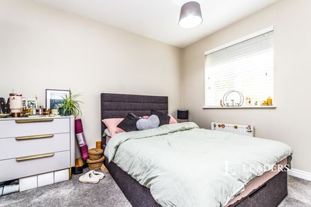 2 bedroom house to rent The Hollies, RH8 - Photo 4