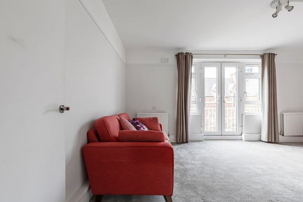 Battersea High Street, London, SW11 - Photo 1