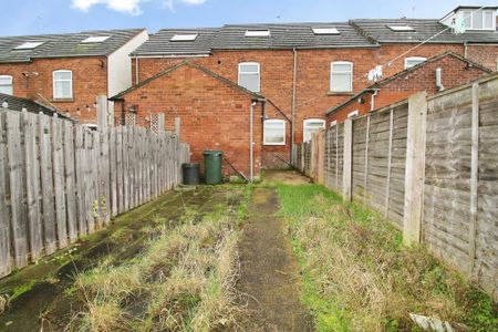 3 bedroom terraced house to rent - Photo 4