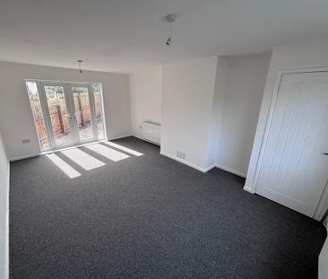 3 bedroom terraced house to rent - Photo 2