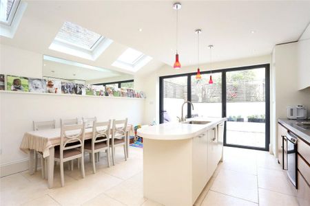 4 bedroom terraced house to rent - Photo 5