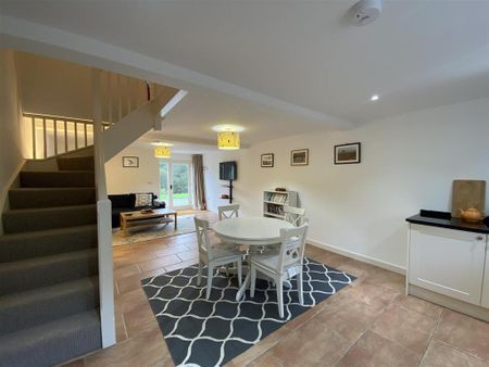 2 bedroom semi-detached house to rent - Photo 3