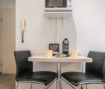 Modern Furnished Studio Near Lausanne Train Station – Rue du Simplon 10! - Photo 1