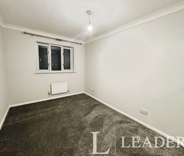 2 bedroom flat to rent The Briars, CM18 - Photo 5
