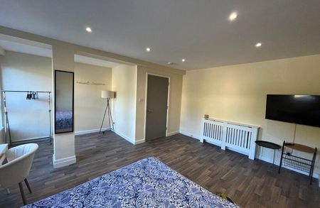 Flat 12 Oakfield House, Preston New Road, Blackburn. BB2 6AY - Photo 5