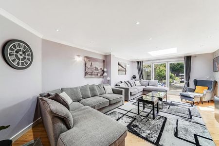 3 bedroom semi-detached house to rent - Photo 2